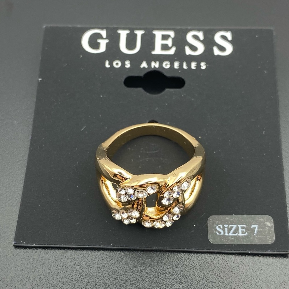 Guess Gold-Tone Pavé Crystals Link Ring Size 7
